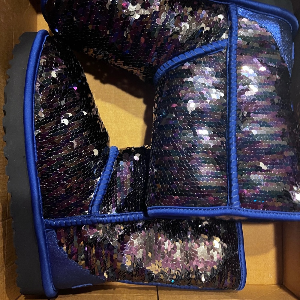New never worn! Too small for my daughter. Super fun Uggs!